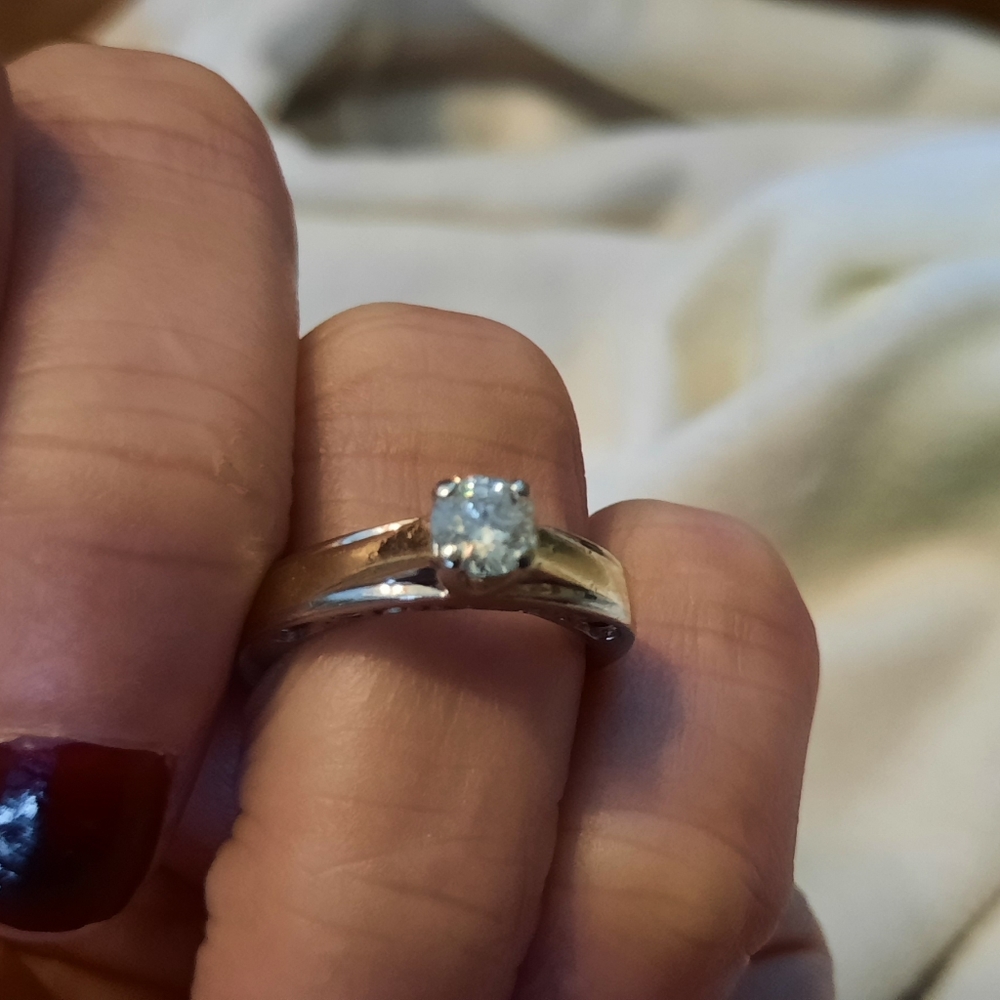 14kt white and yellow gold diamond ring